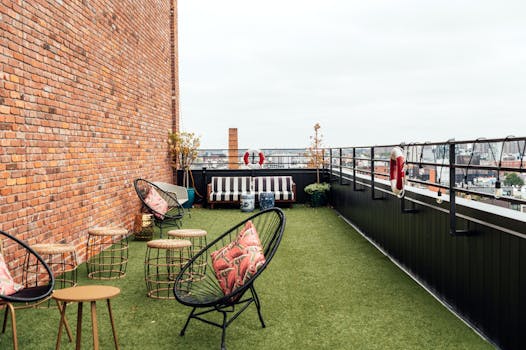Rooftop Bar Hotels in Vancouver for a Stylish Urban Retreat