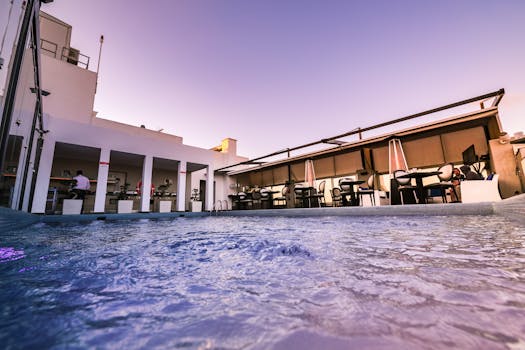Best Rooftop Bar Hotels in Chicago for a Sky-High Experience